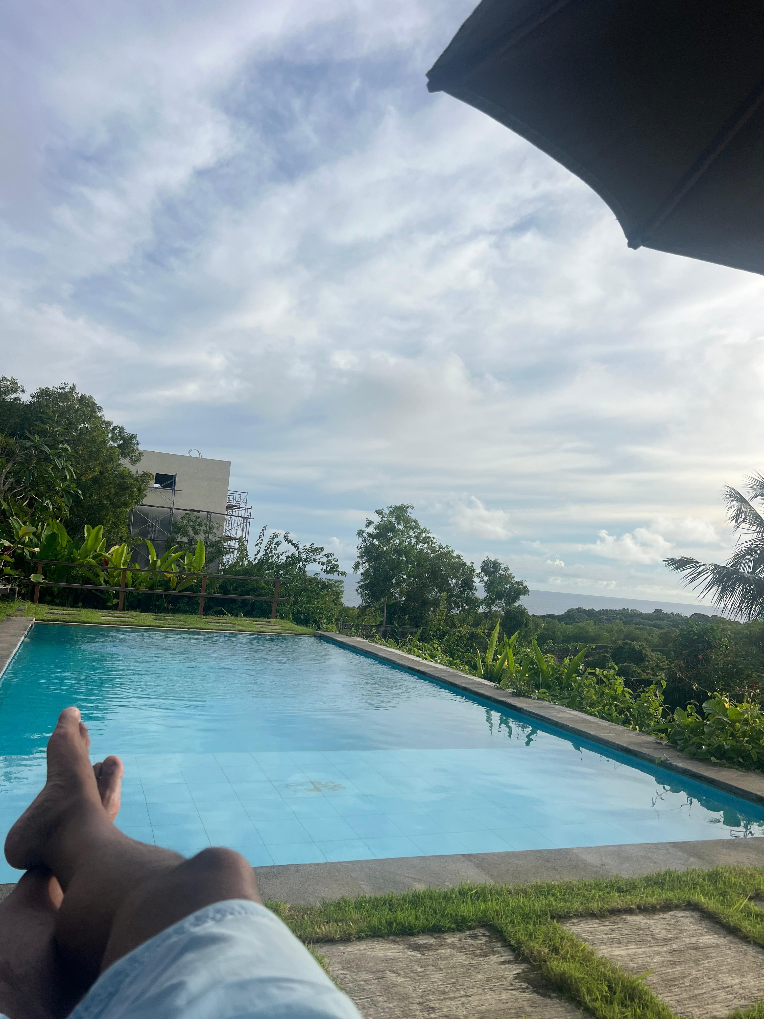 pool view 