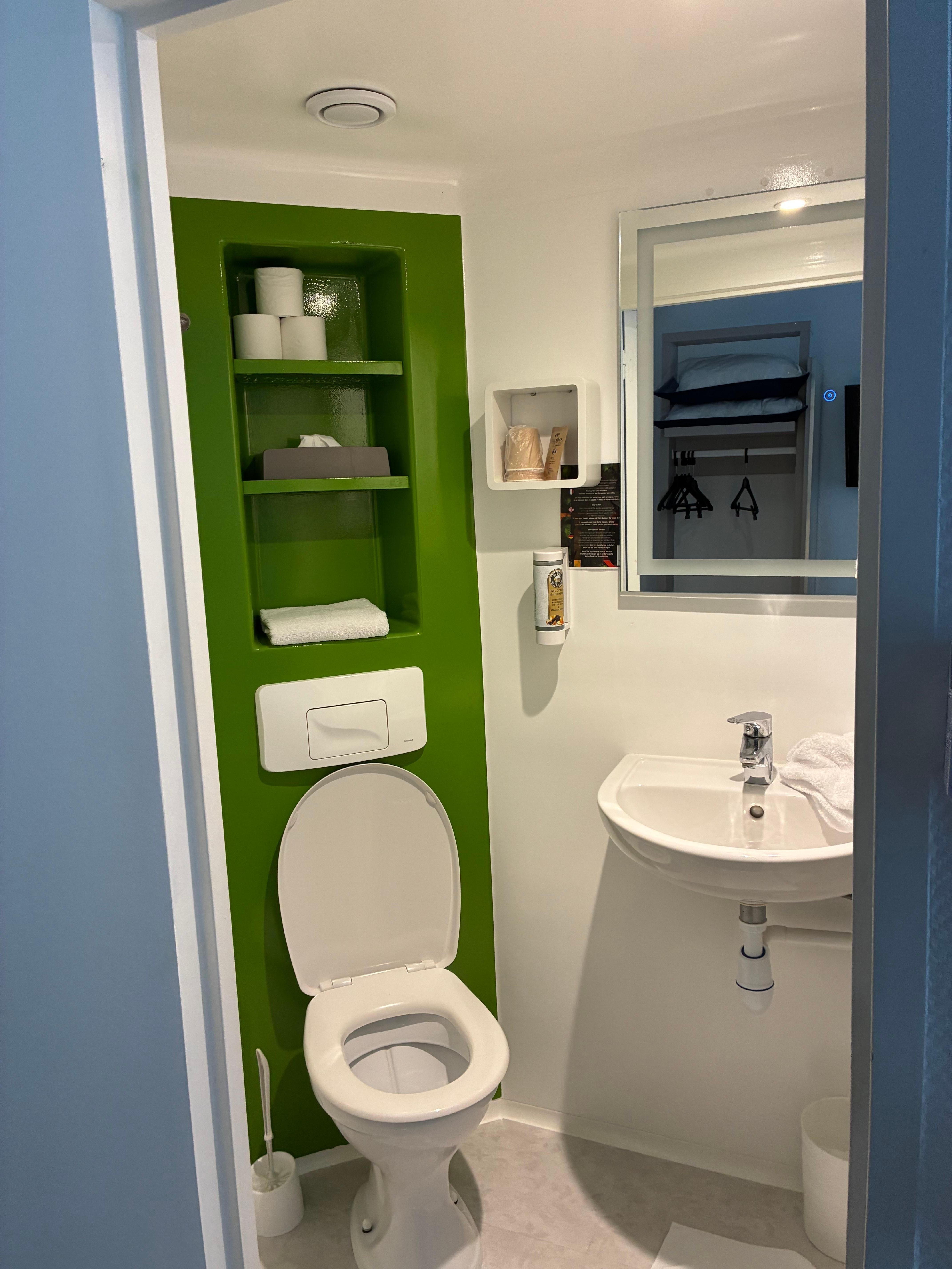 Bathroom in the single room