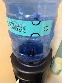 Water jug emptybthrpughputbstay