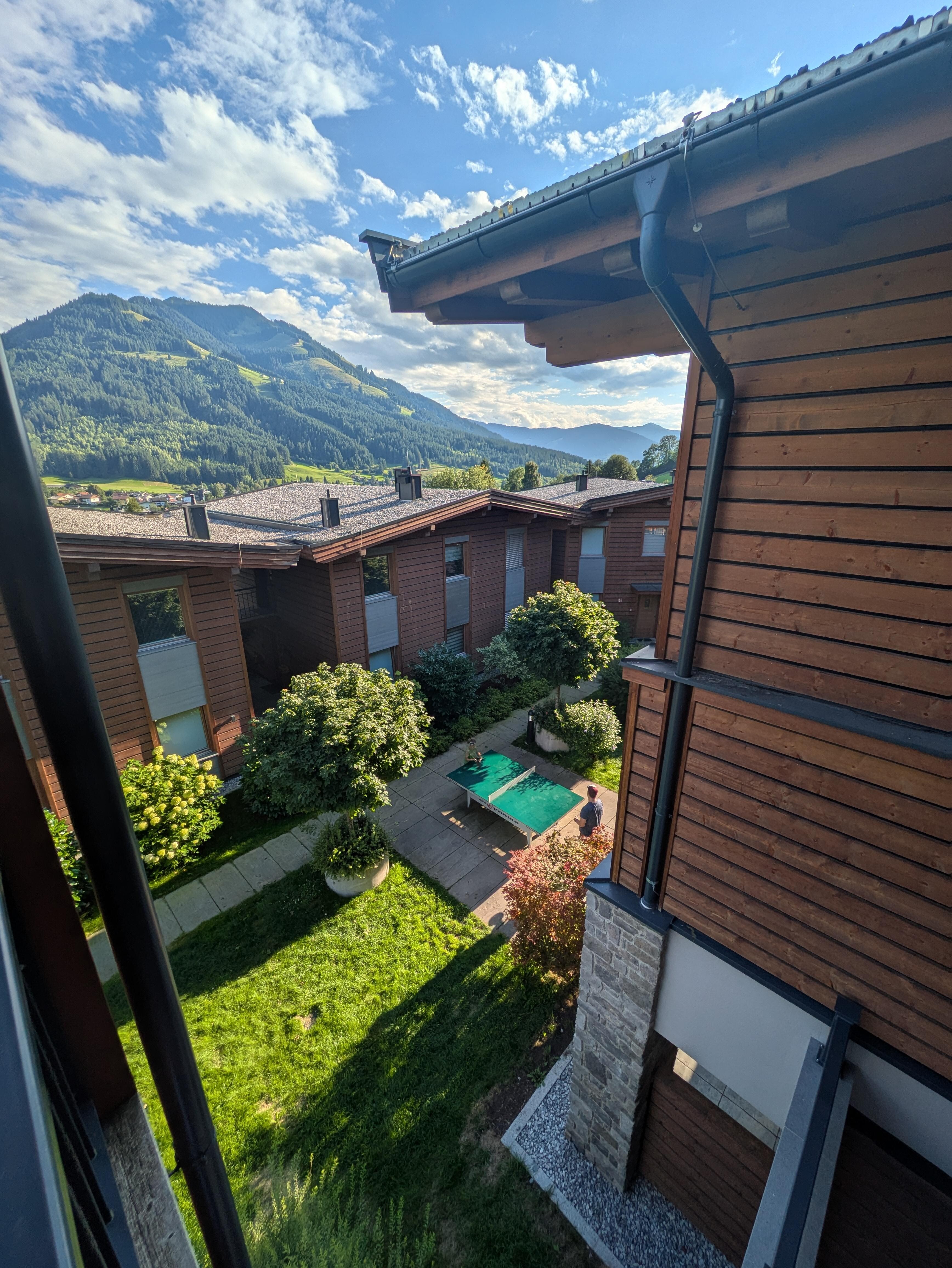 Blick auf den Innenhof mit TT-Platte