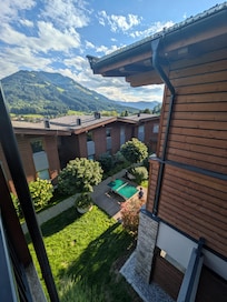 Blick auf den Innenhof mit TT-Platte