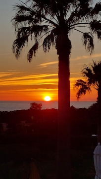 Toller Blick von der Dachterasse, sei es, um die Sonne morgens zu begrüßen oder abends mit einem Sundowner zu verabschieden...