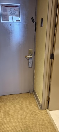 Porta do quarto, lado de dentro