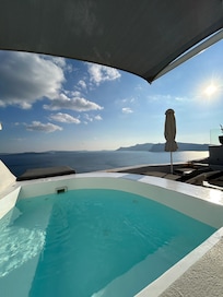 Balcony hot tub