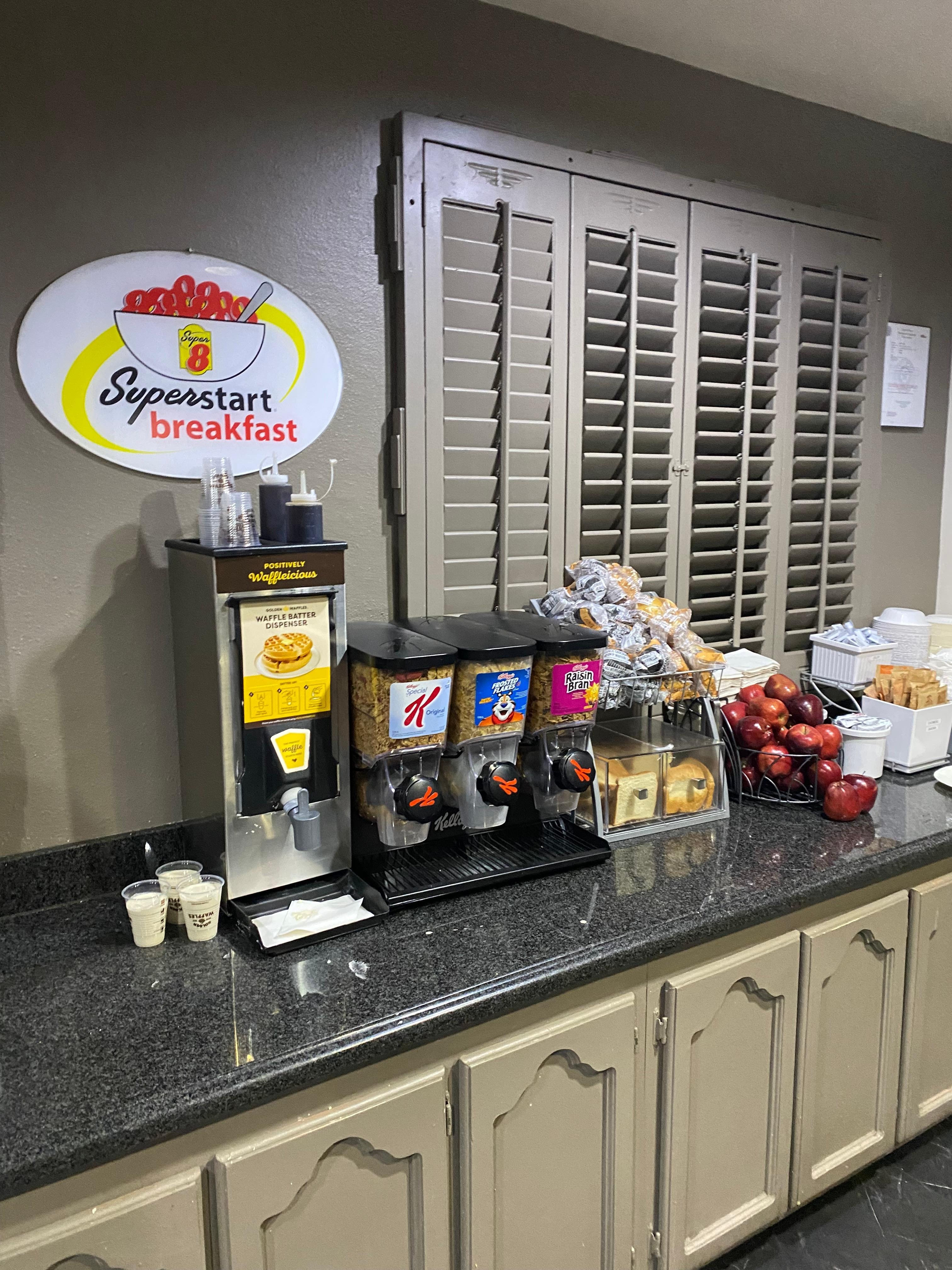 Cereal, bread & apple