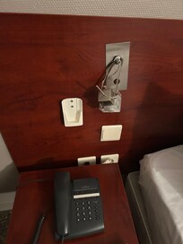 Magnifique tête de lit avec son éclairage d’époque