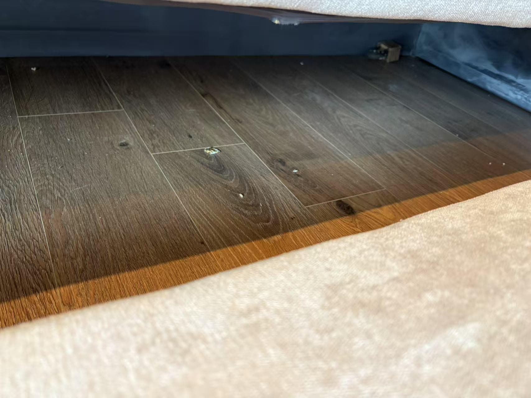 Floor dirty at room 2 