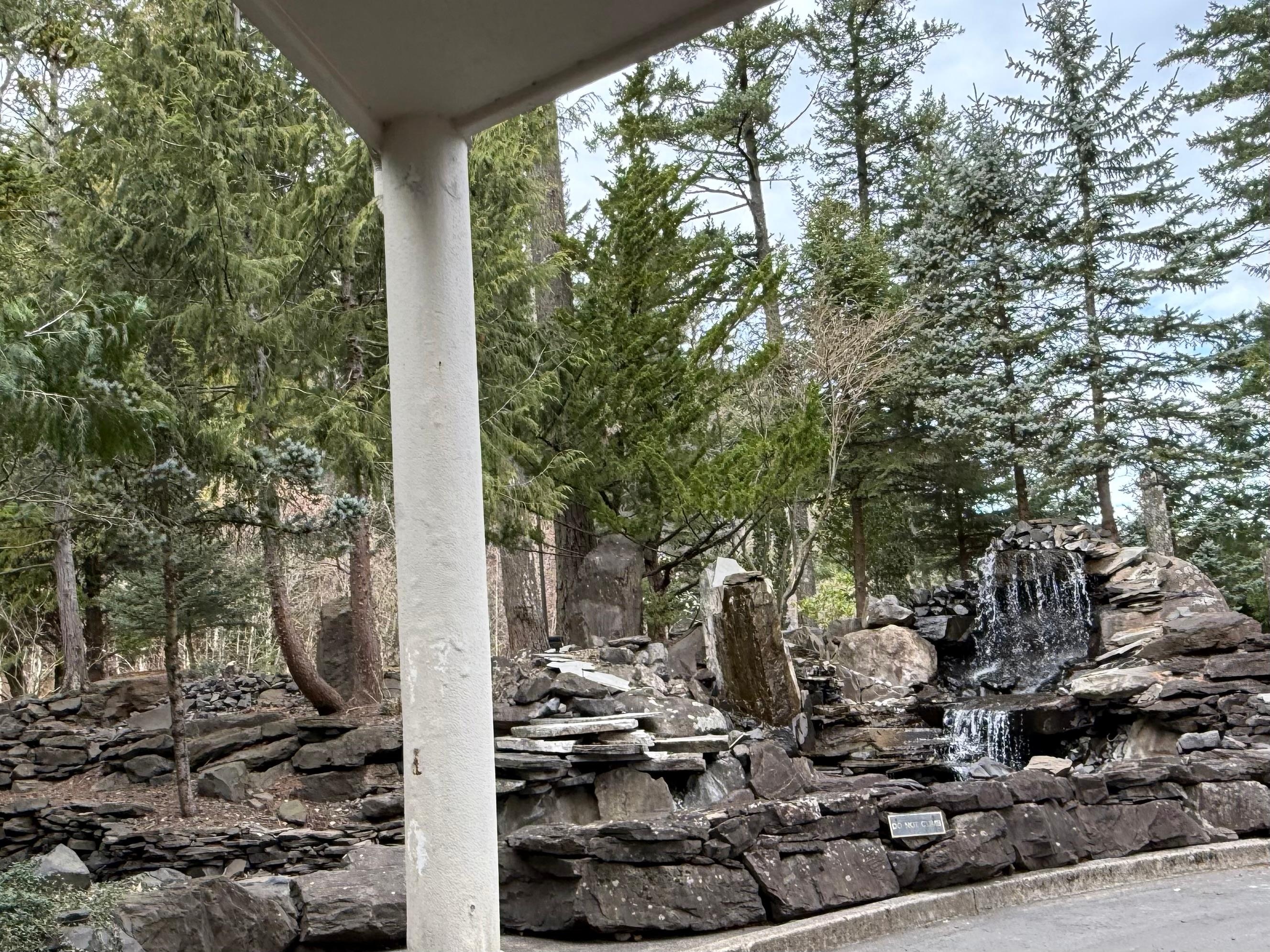 Water feature at the hotel entrance 