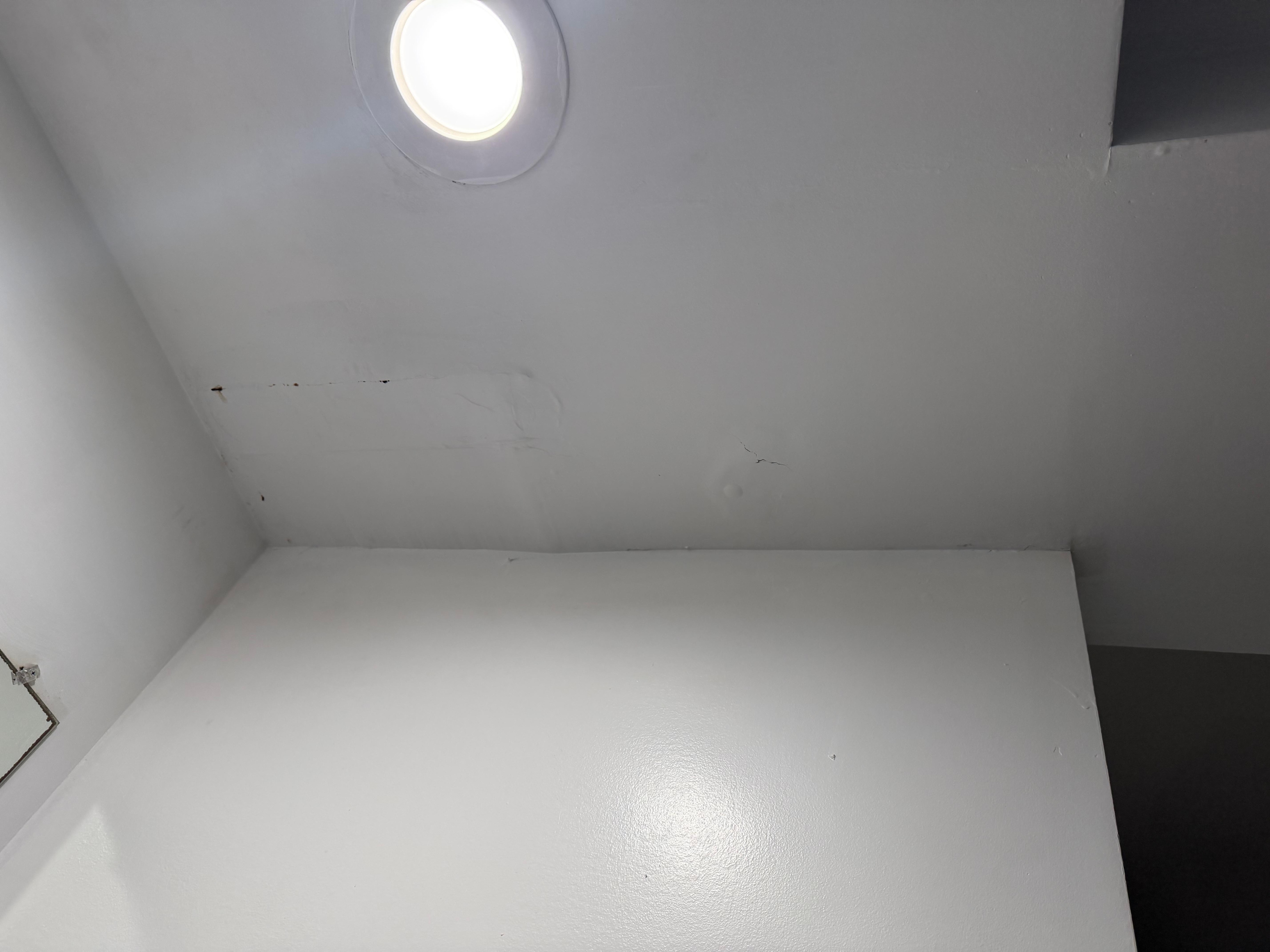 Leaking sealing above sink 