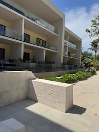 Walk out pools, clean grounds