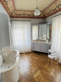 Amazing bathroom with two vanities