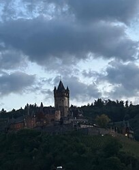 Blick vom Balkon auf die Burg Cochem