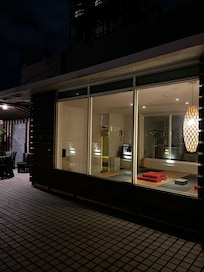 ルーフトップのヨガルーム。