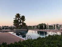Der Poolbereich ist definitiv ein hingucker und das Wasser war stets angenehm warm (30*C). Auch für kleine Kinder geeignet mit zwei verschiedenen Tiefen.