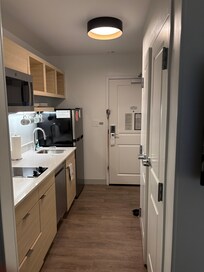 Kitchen & closet