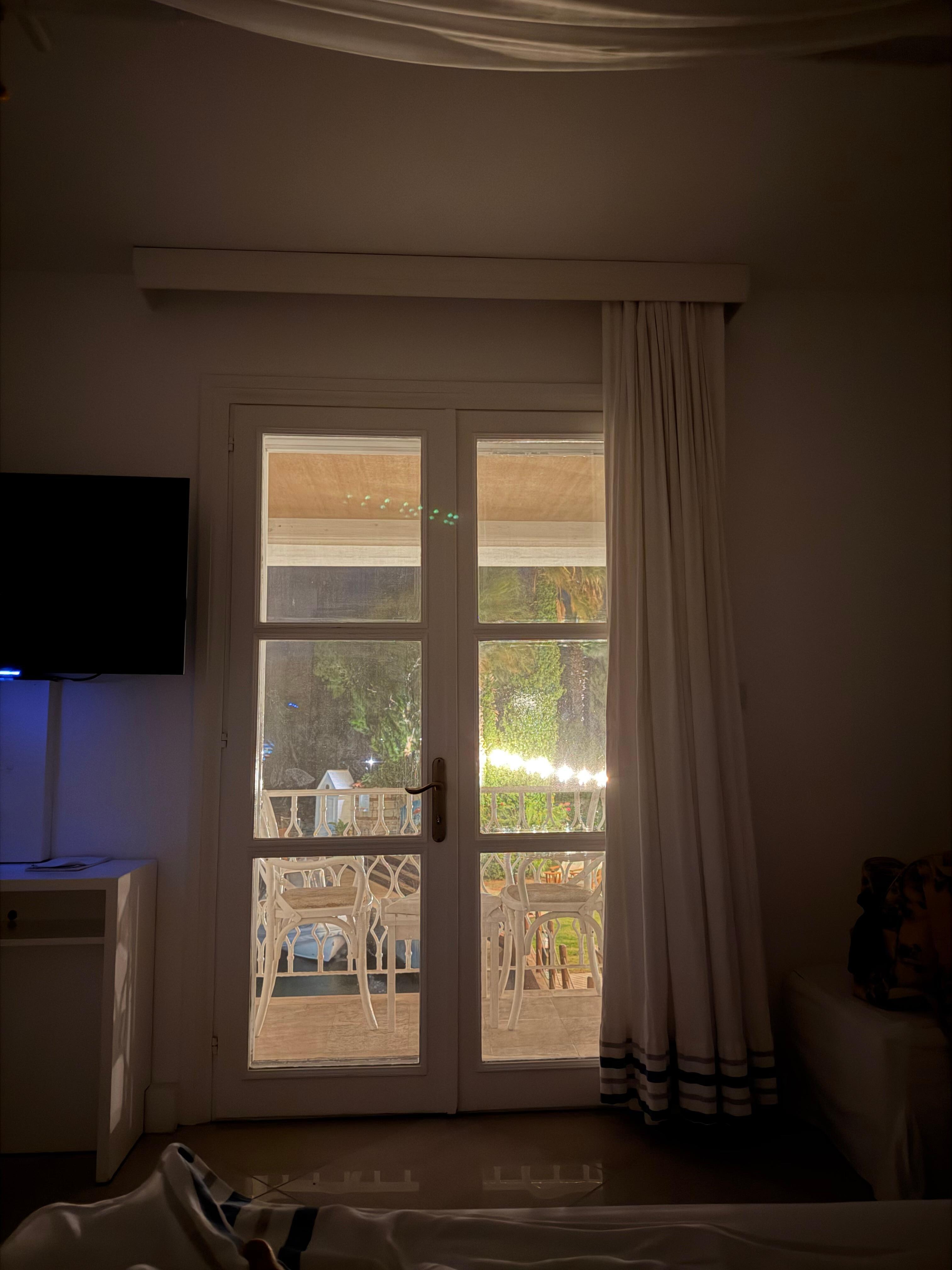 Odanın penceresi ve balkonu