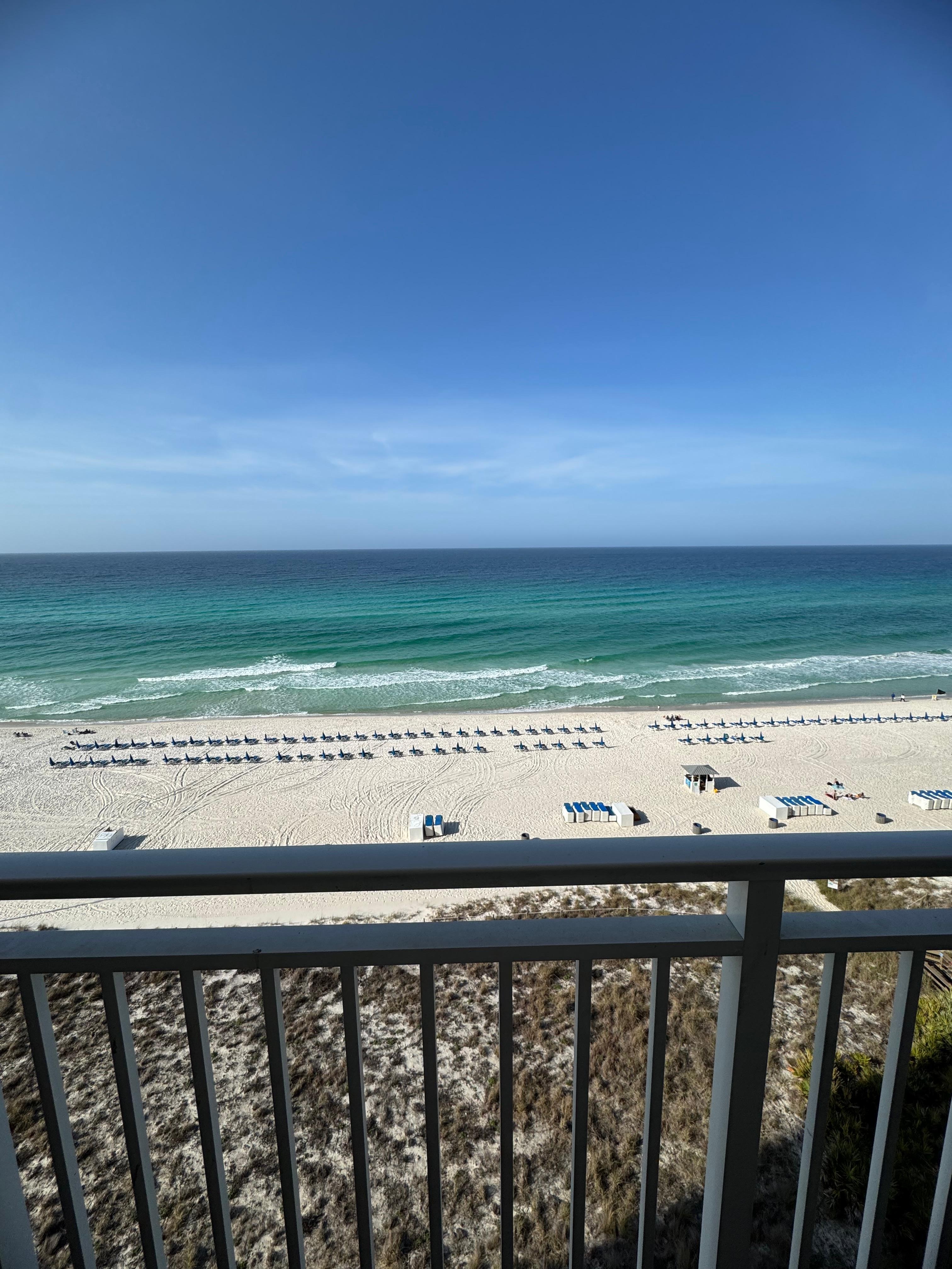 Central view of the beach.