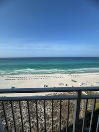 Central view of the beach.