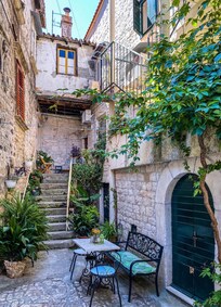 Alleyway close to the room
