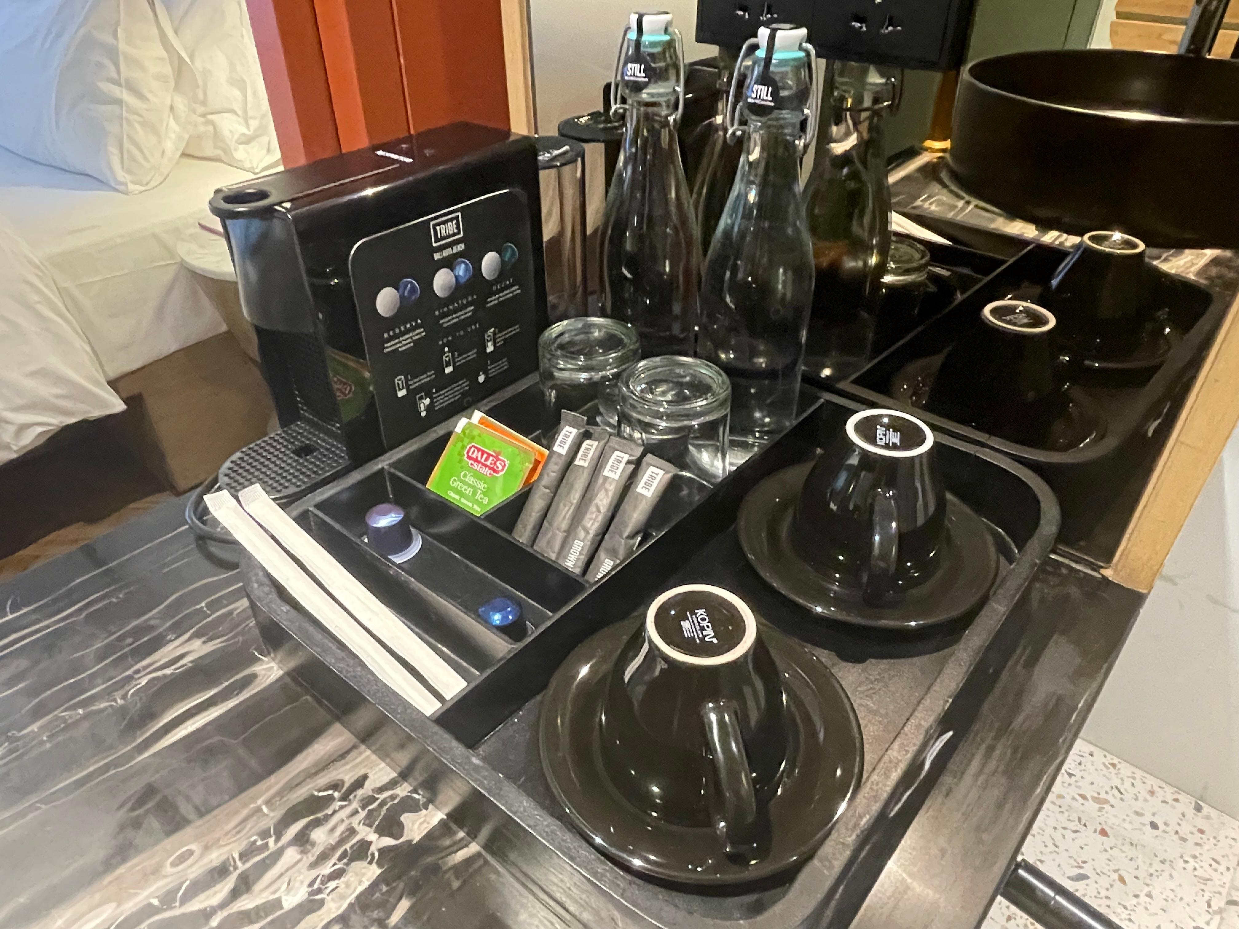 アメニティは少ないですが、必要なものは揃っています