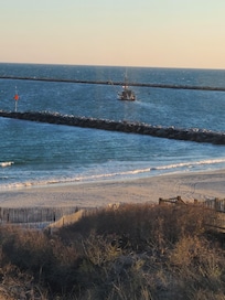 Boats coming in daily was relaxing to watch from the balcony