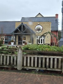 Hotel adjascent to pub