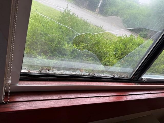 Broken Hotel windows in the room we stay room #123