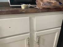 No handles on these kitchen drawers