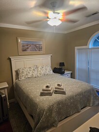 Main bedroom... very clean and comfortable