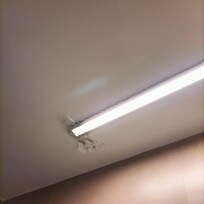 Pareti scrostate in bagno