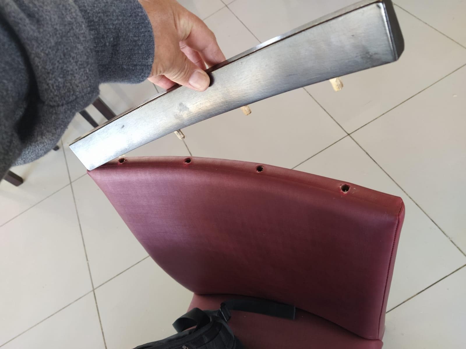 Silla del comedor cuasi desarmada