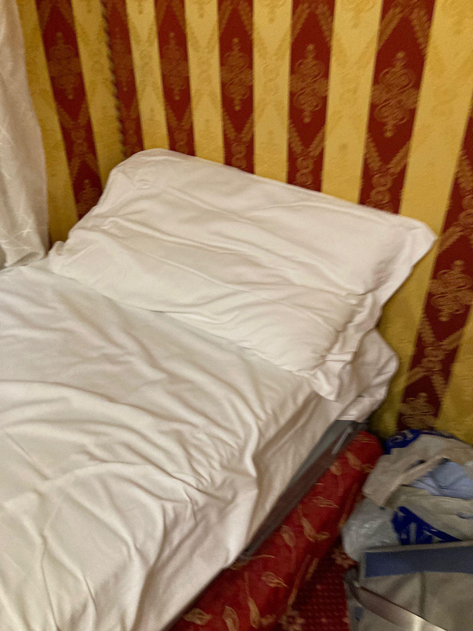 Fold up bed with only 1 pillow. 