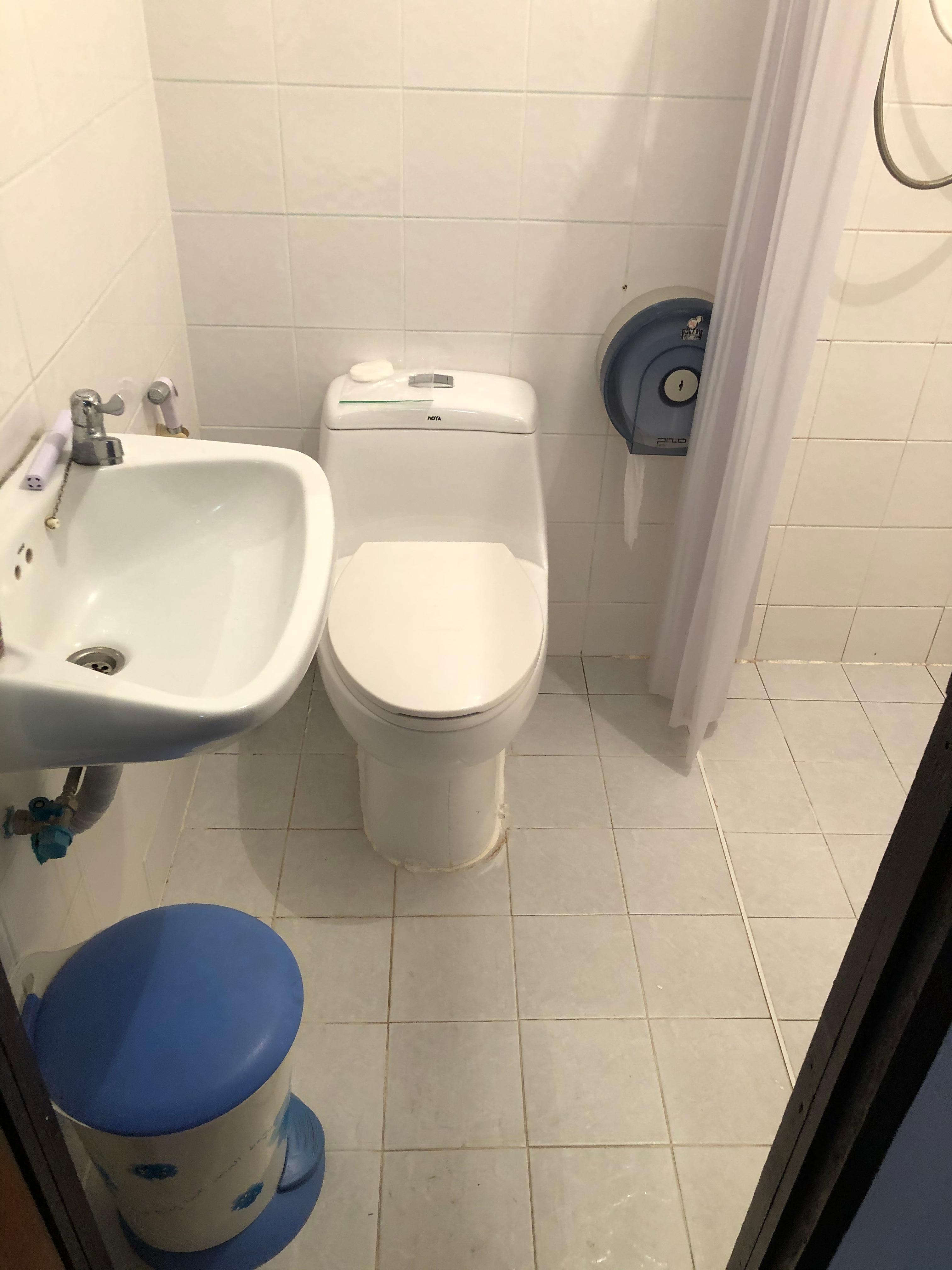 Sink over toilet. Not a fan of this setup.