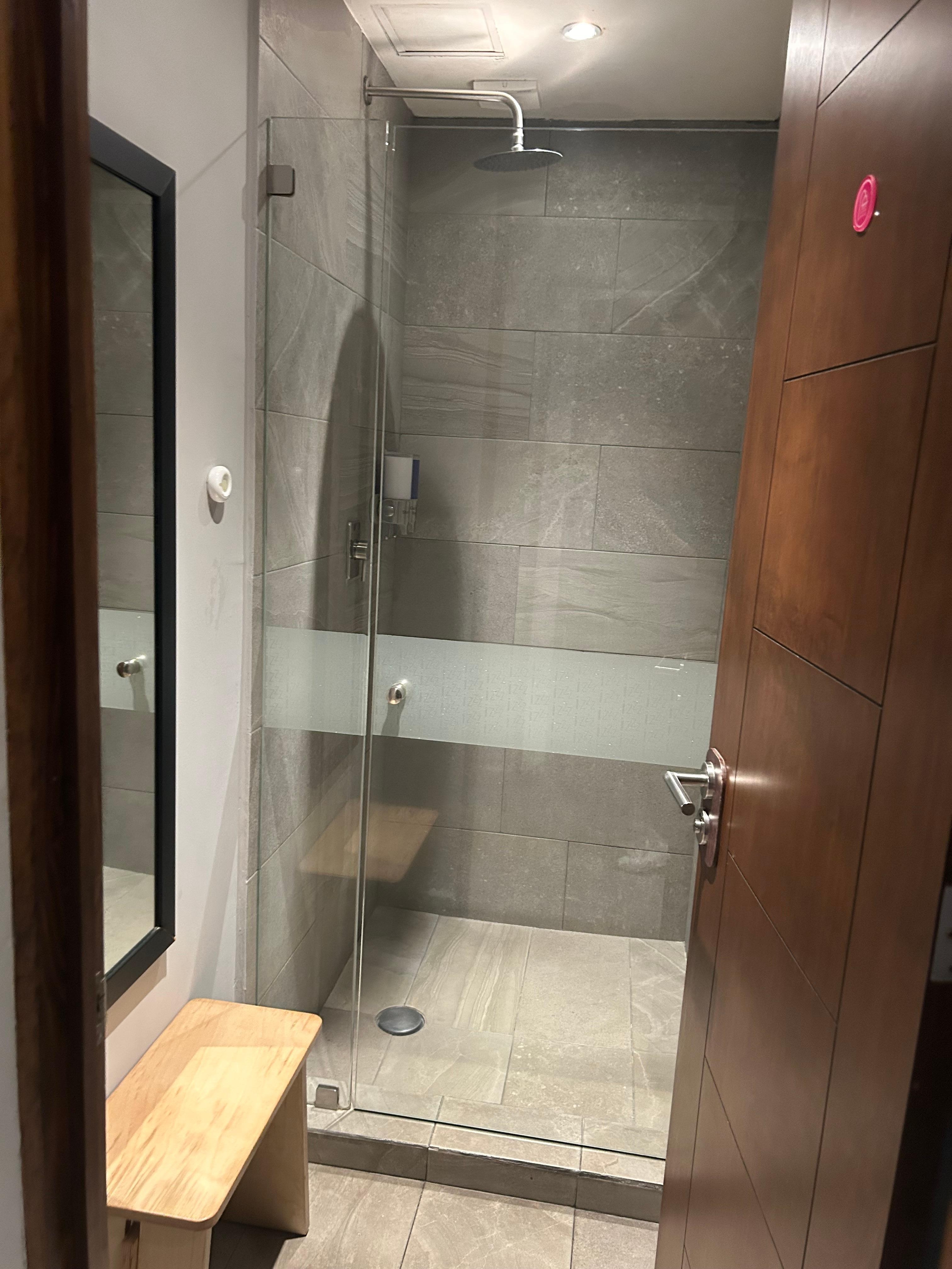 シャワー←床水浸しになる恐れあり