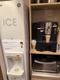 入口入ってすぐ