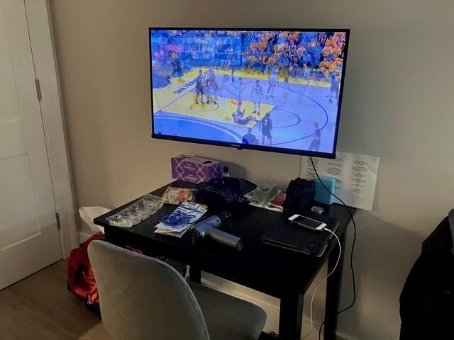 Smart TV and fast WiFi