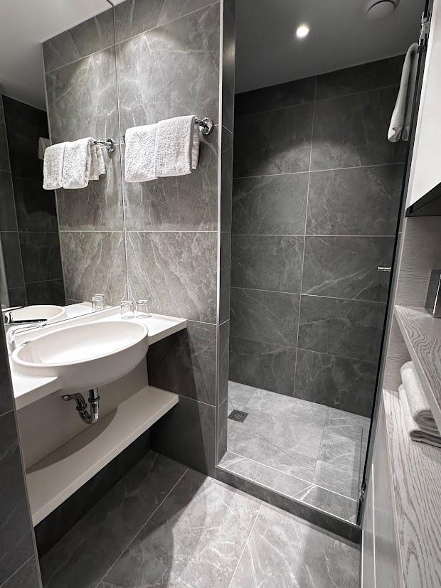 Banheiro com ducha quentinha