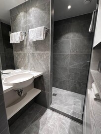 Banheiro com ducha quentinha