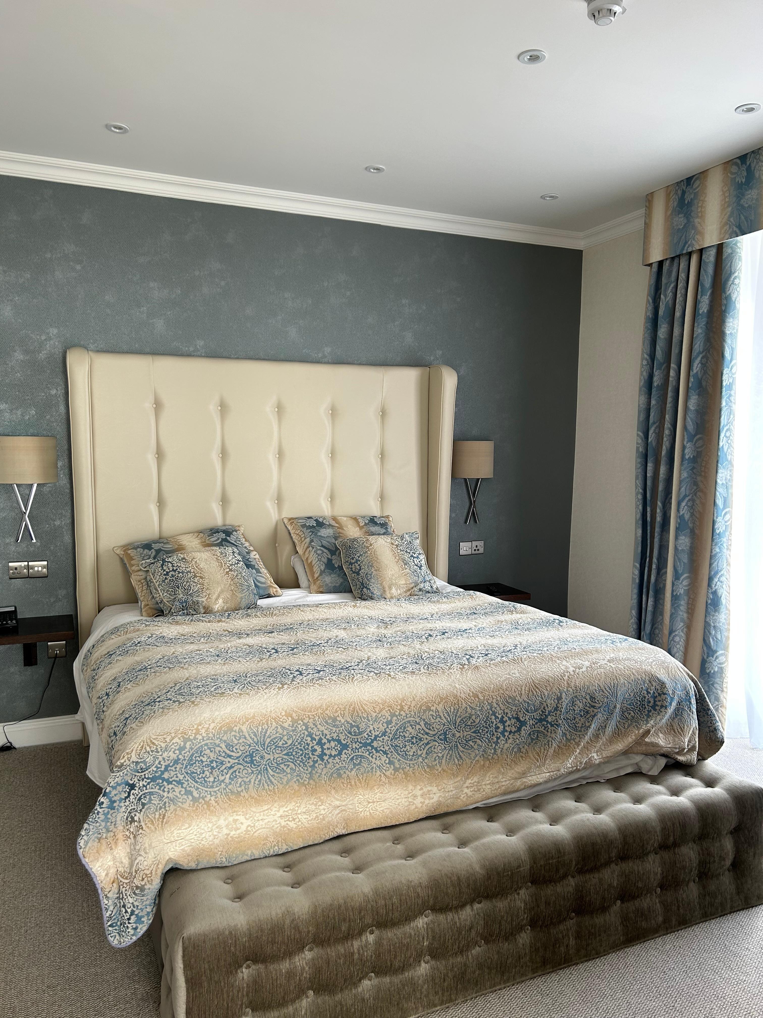 Beautiful bedroom, very comfy bef