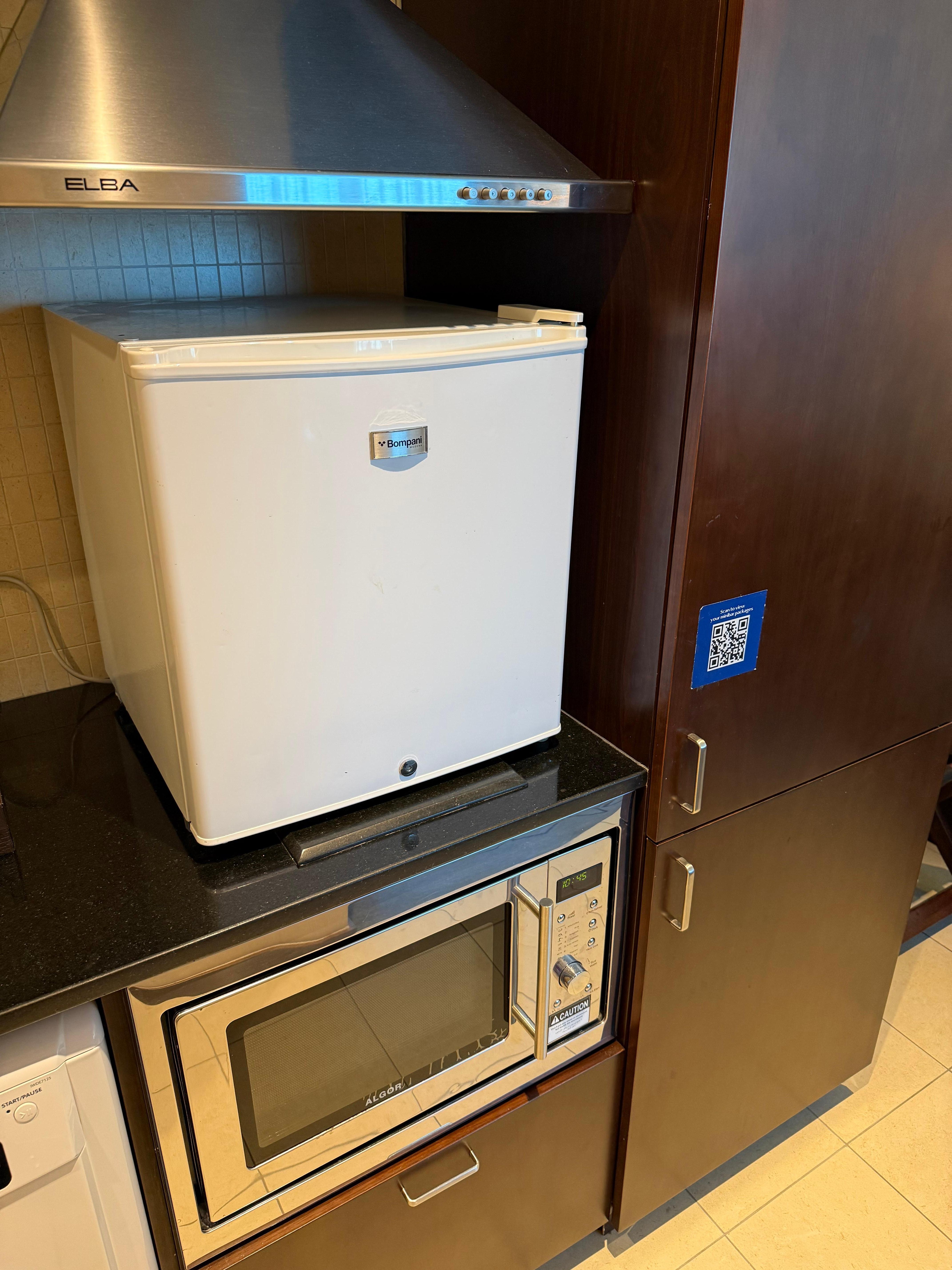 Mini-Bar fridge as replacement for defective refrigerator/freezer.