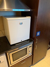 Mini-Bar fridge as replacement for defective refrigerator/freezer.