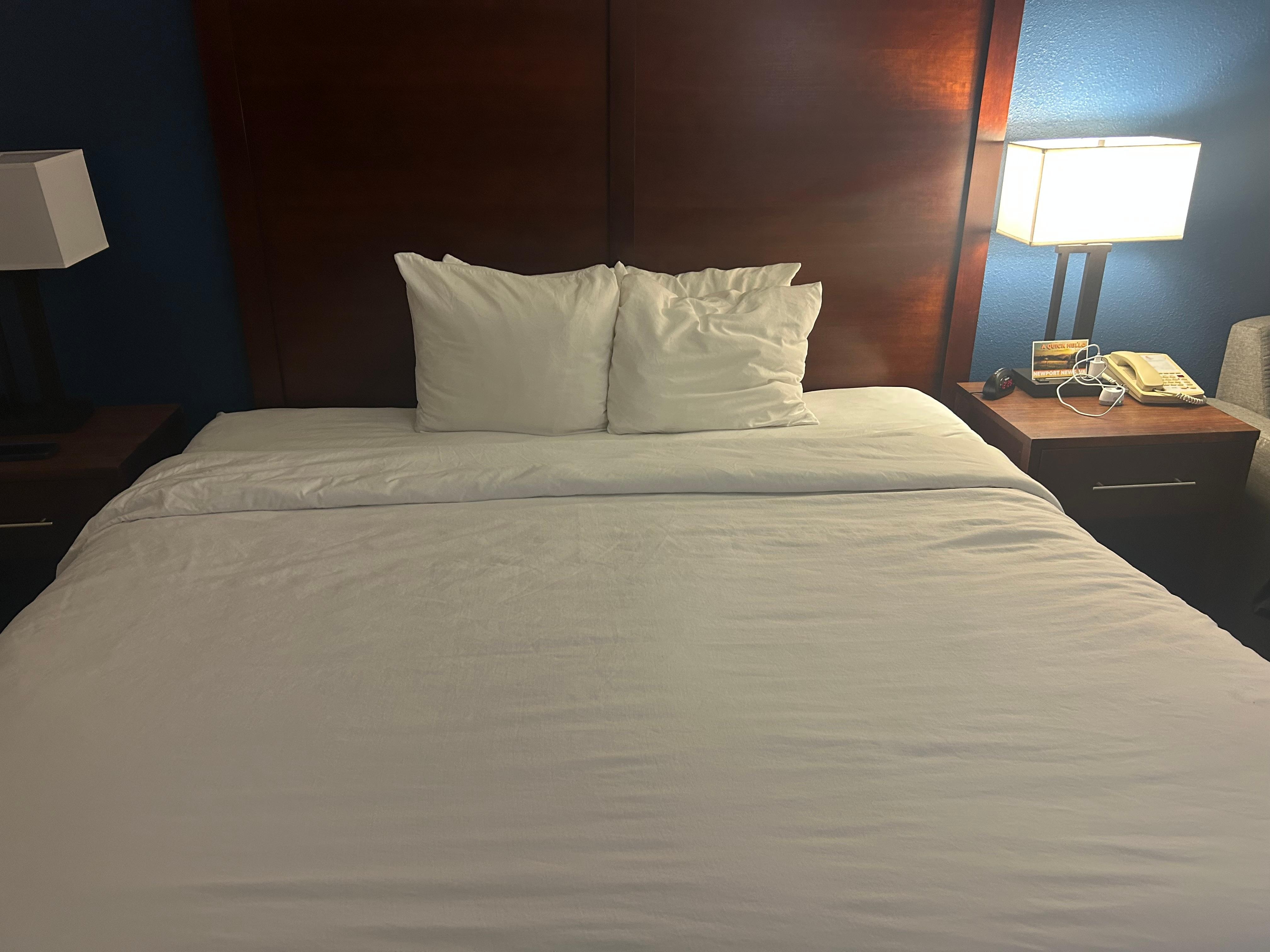 Mini, poor quality, too soft pillows on the king bed. 