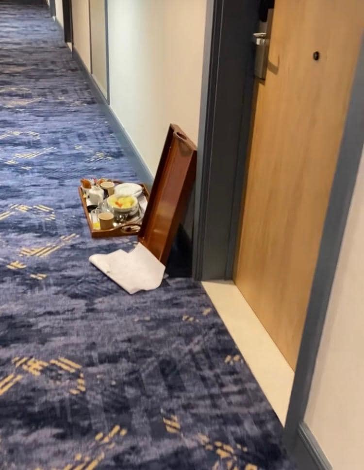 Breakfast trays still there in the evening 