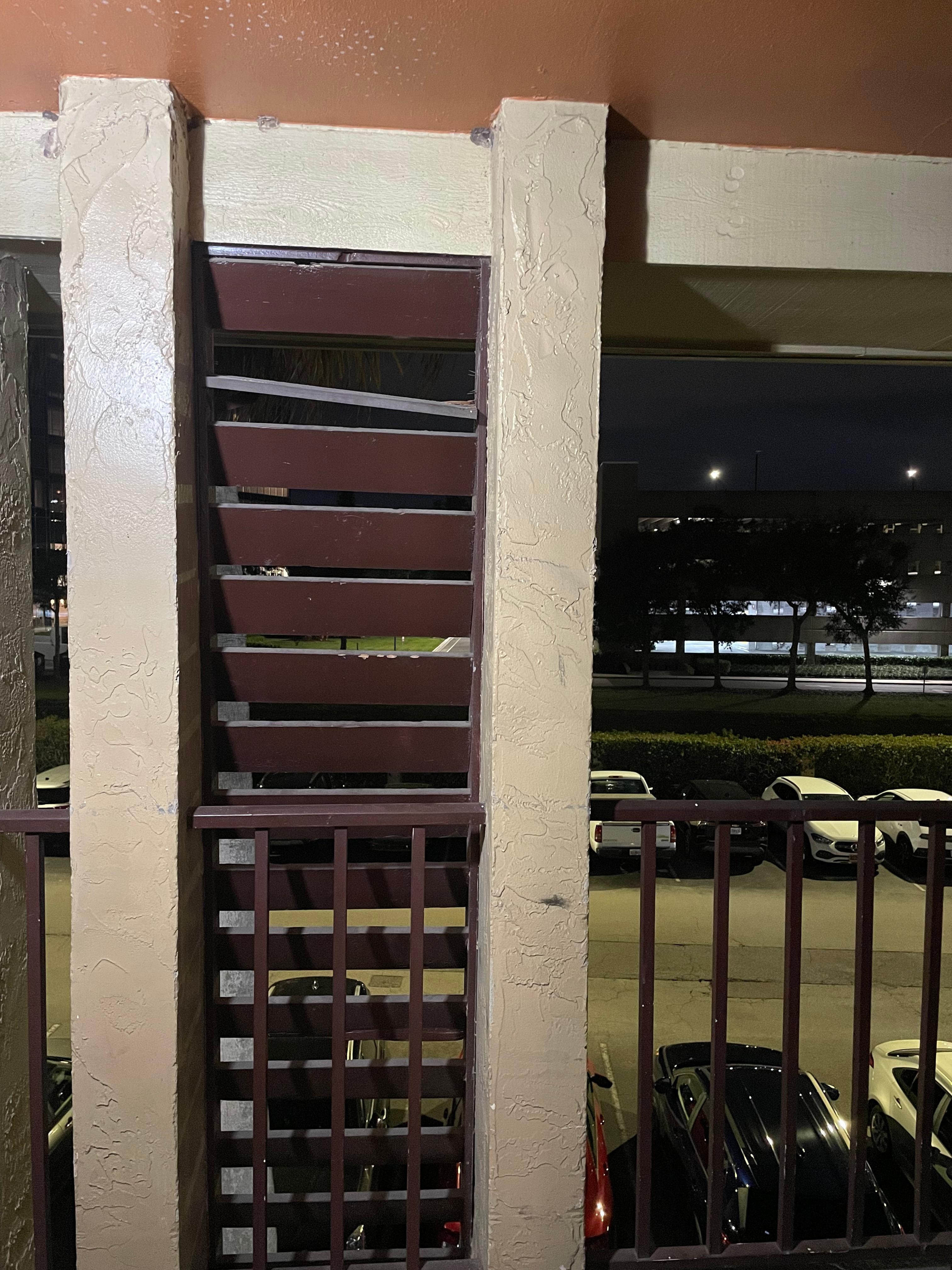 Rooms are comfortable abd clean inside, but the outside is dated and presents flaws.