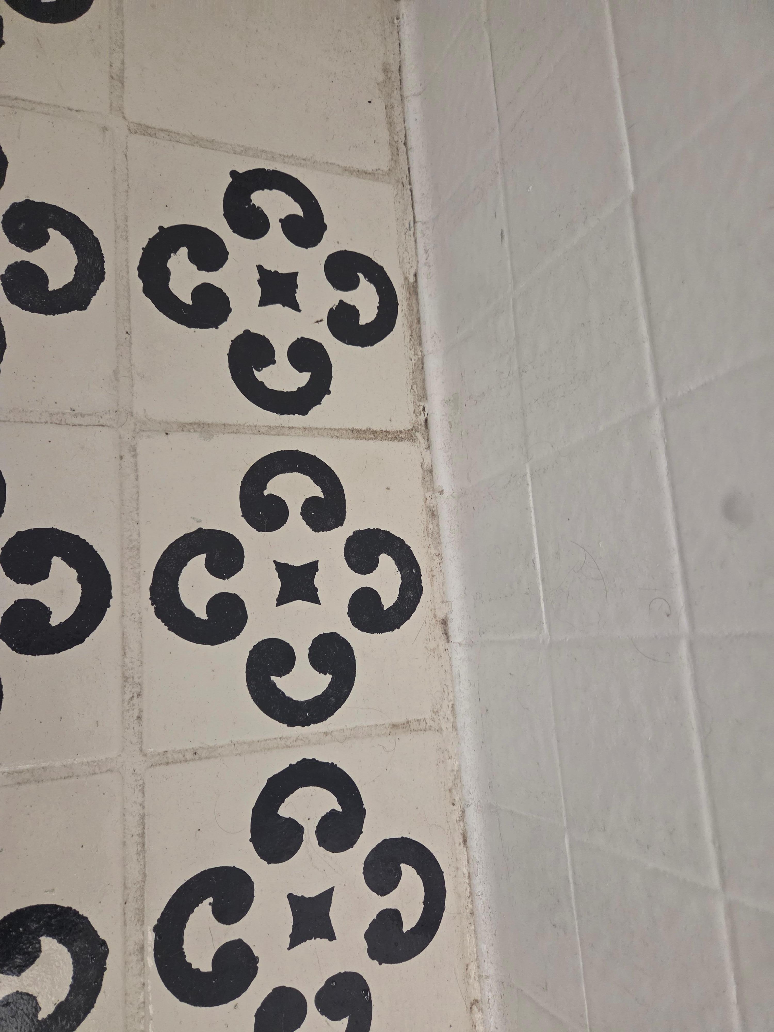 Floors definitely have not been cleaned in a long time. 😕 