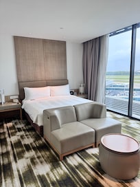 High floor runway room