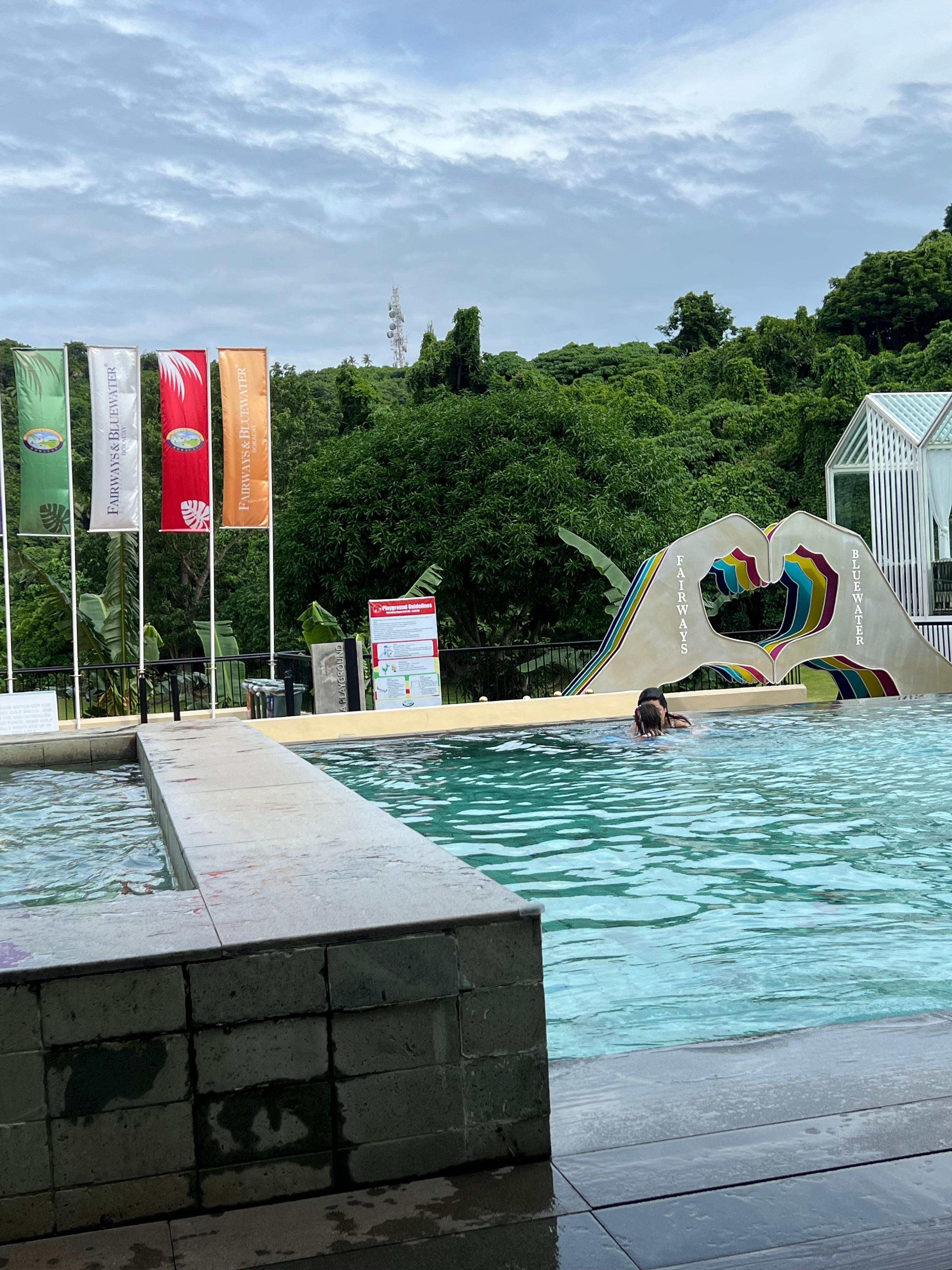 Heated pool, with Jacuzzi