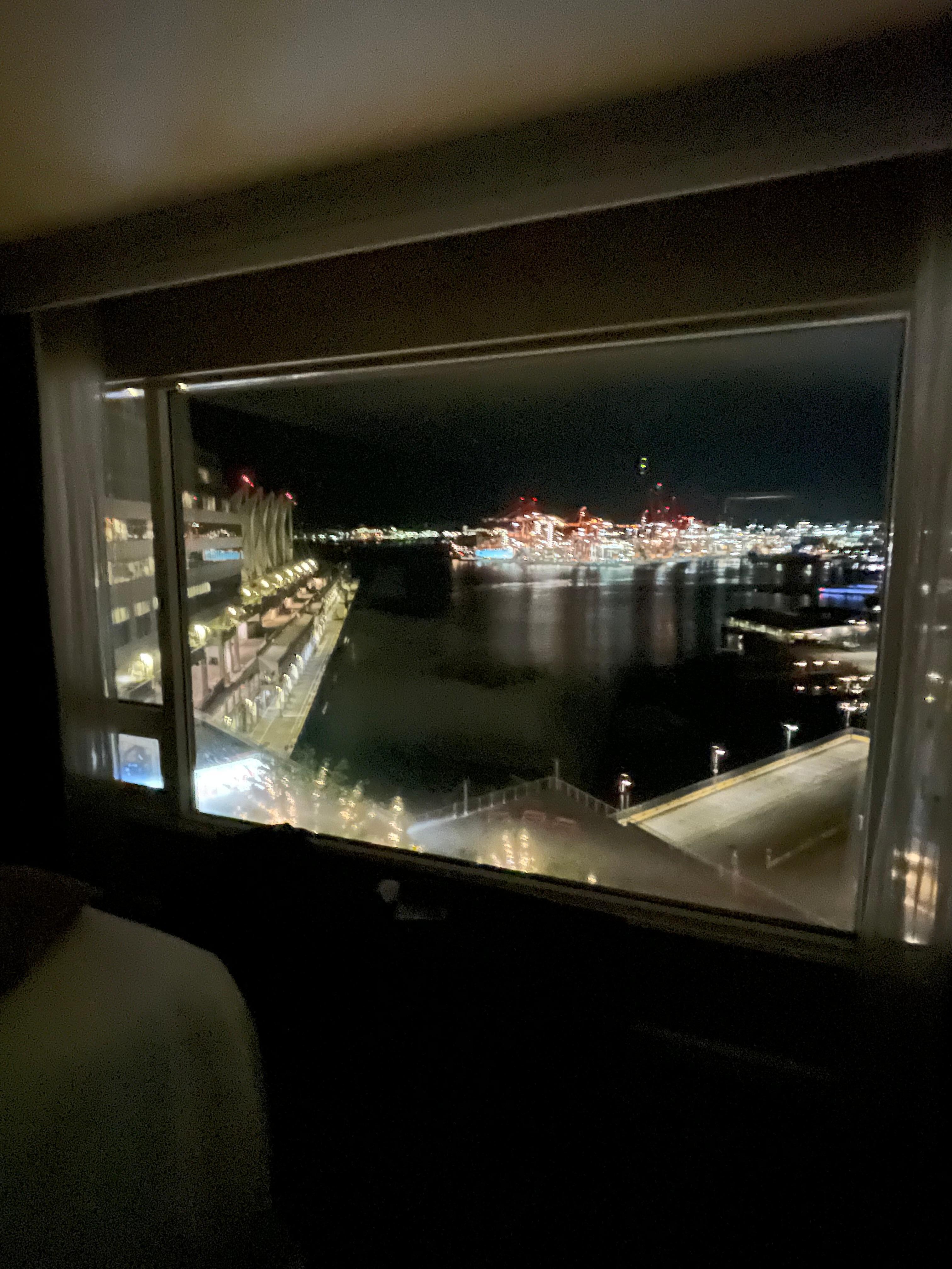 Double bed water view - the beds are So comfortable!
