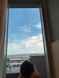 4階部屋だったがプールや海に飛行機が見える