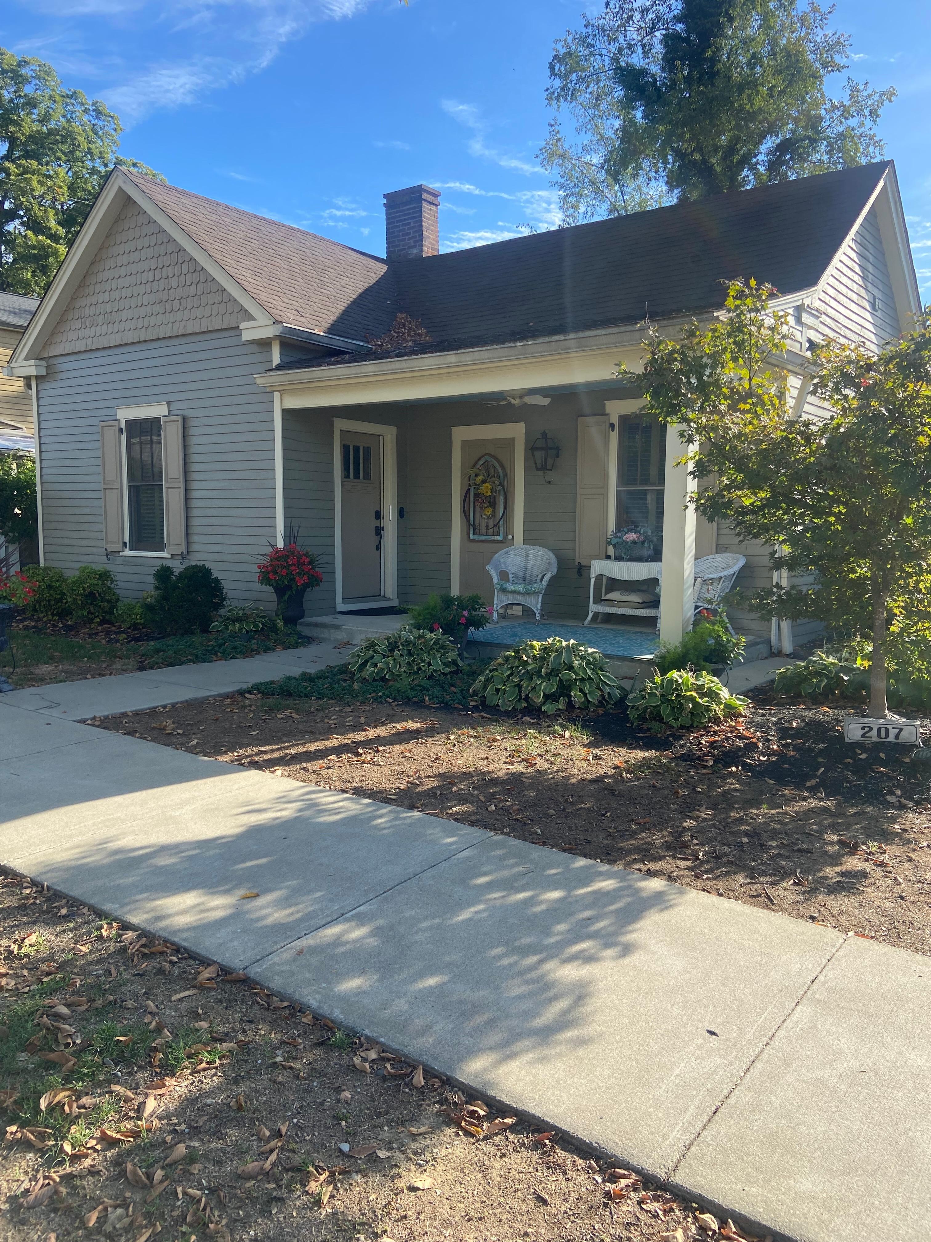 Front of home, so welcoming